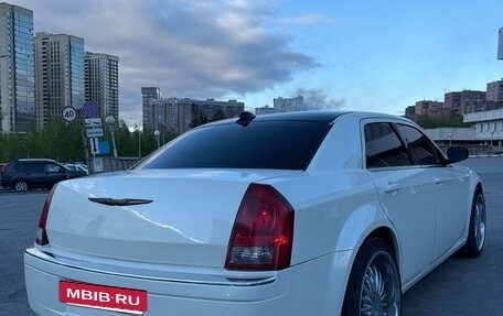 Chrysler 300C II, 2004 год, 850 000 рублей, 9 фотография
