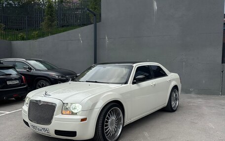 Chrysler 300C II, 2004 год, 850 000 рублей, 17 фотография