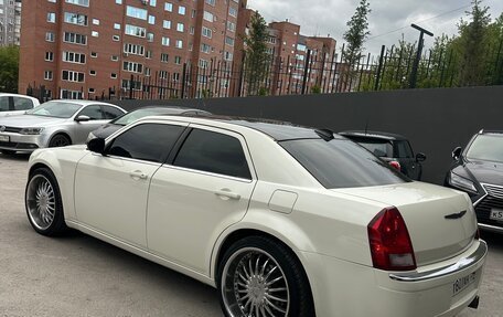 Chrysler 300C II, 2004 год, 850 000 рублей, 14 фотография