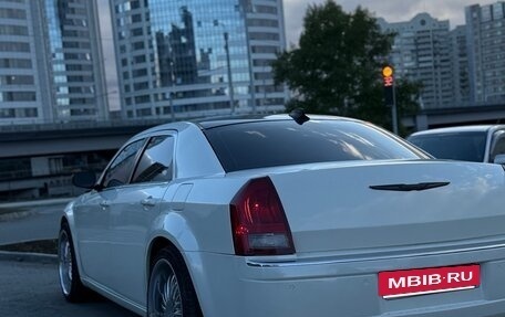 Chrysler 300C II, 2004 год, 850 000 рублей, 13 фотография