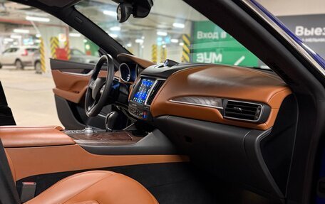 Maserati Levante I, 2017 год, 4 000 000 рублей, 23 фотография