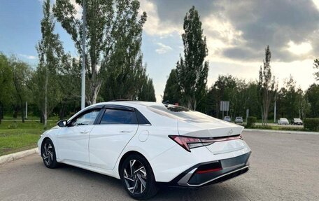 Hyundai Elantra, 2022 год, 1 570 000 рублей, 3 фотография
