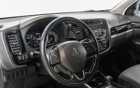 Mitsubishi Outlander III рестайлинг 3, 2018 год, 2 080 000 рублей, 5 фотография