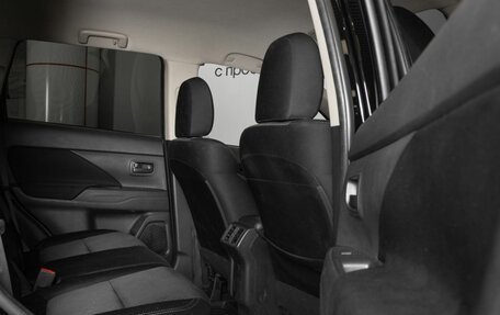 Mitsubishi Outlander III рестайлинг 3, 2018 год, 2 080 000 рублей, 8 фотография