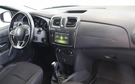 Renault Logan II, 2018 год, 1 100 000 рублей, 5 фотография