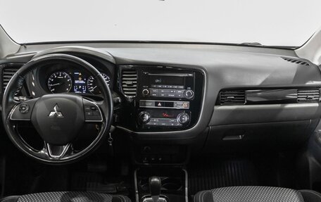 Mitsubishi Outlander III рестайлинг 3, 2018 год, 2 080 000 рублей, 6 фотография