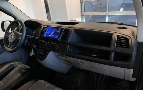 Volkswagen Caravelle T6 рестайлинг, 2019 год, 3 890 000 рублей, 12 фотография