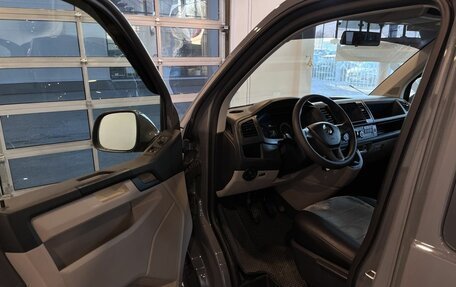 Volkswagen Caravelle T6 рестайлинг, 2019 год, 3 890 000 рублей, 19 фотография