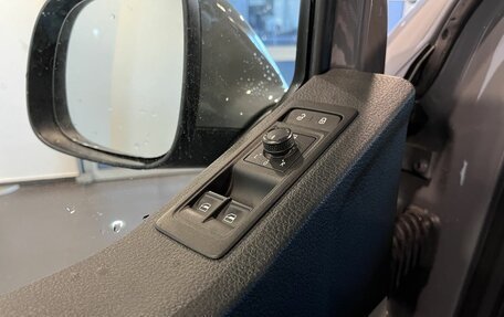 Volkswagen Caravelle T6 рестайлинг, 2019 год, 3 890 000 рублей, 20 фотография
