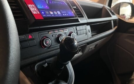 Volkswagen Caravelle T6 рестайлинг, 2019 год, 3 890 000 рублей, 26 фотография