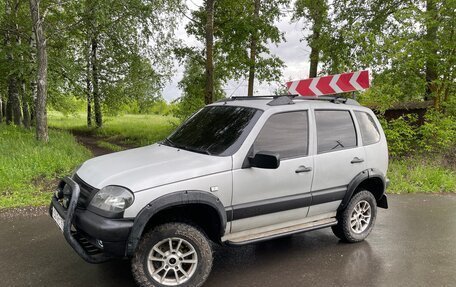 Chevrolet Niva I рестайлинг, 2004 год, 268 000 рублей, 2 фотография