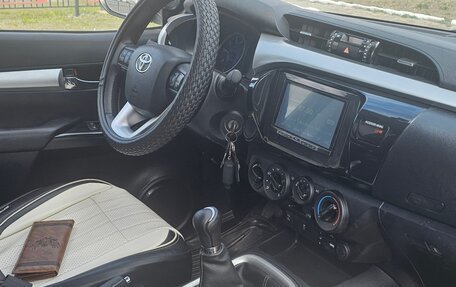 Toyota Hilux VIII, 2015 год, 2 400 000 рублей, 8 фотография