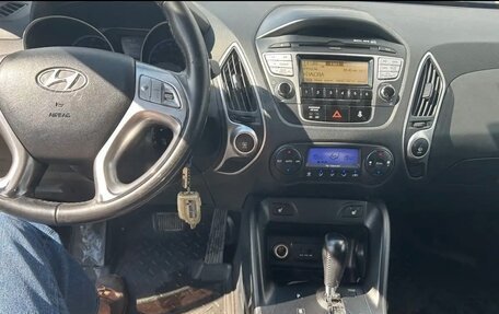 Hyundai ix35 I рестайлинг, 2010 год, 1 200 000 рублей, 12 фотография