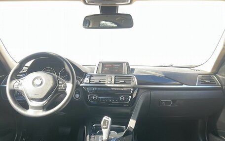 BMW 3 серия, 2018 год, 1 689 000 рублей, 15 фотография