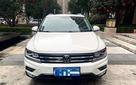 Volkswagen Tiguan II, 2023 год, 2 500 000 рублей, 1 фотография