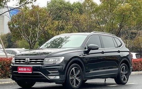 Volkswagen Tiguan II, 2023 год, 2 500 000 рублей, 1 фотография