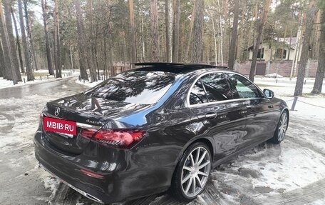 Mercedes-Benz E-Класс, 2022 год, 5 250 000 рублей, 5 фотография