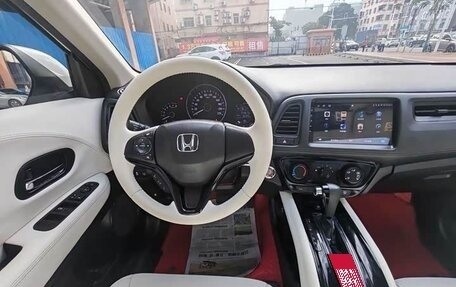 Honda Vezel, 2022 год, 1 584 000 рублей, 13 фотография