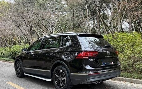 Volkswagen Tiguan II, 2023 год, 2 500 000 рублей, 4 фотография