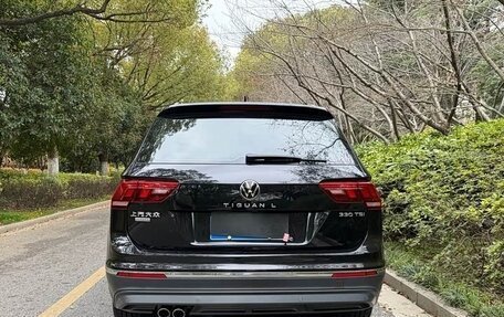 Volkswagen Tiguan II, 2023 год, 2 500 000 рублей, 3 фотография