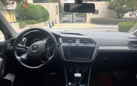 Volkswagen Tiguan II, 2023 год, 2 500 000 рублей, 3 фотография