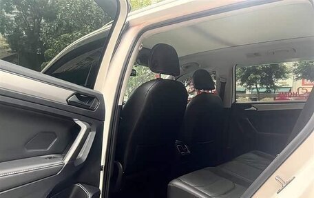 Volkswagen Tiguan II, 2023 год, 2 500 000 рублей, 4 фотография