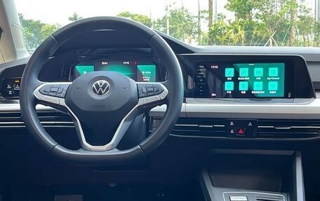Volkswagen Golf VIII, 2021 год, 1 900 000 рублей, 11 фотография