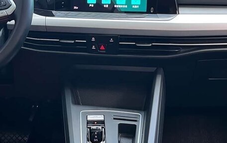 Volkswagen Golf VIII, 2021 год, 1 900 000 рублей, 13 фотография