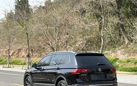 Volkswagen Tiguan II, 2023 год, 2 500 000 рублей, 4 фотография