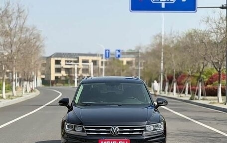 Volkswagen Tiguan II, 2023 год, 2 500 000 рублей, 2 фотография