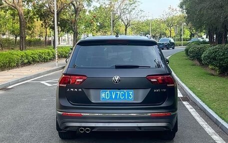 Volkswagen Tiguan II, 2023 год, 2 500 000 рублей, 3 фотография