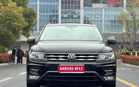 Volkswagen Tiguan II, 2023 год, 2 500 000 рублей, 2 фотография