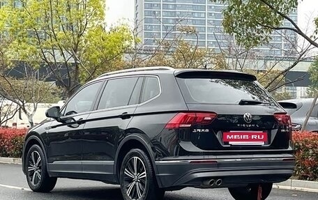Volkswagen Tiguan II, 2023 год, 2 500 000 рублей, 6 фотография