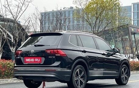 Volkswagen Tiguan II, 2023 год, 2 500 000 рублей, 3 фотография