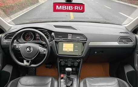 Volkswagen Tiguan II, 2023 год, 2 500 000 рублей, 12 фотография