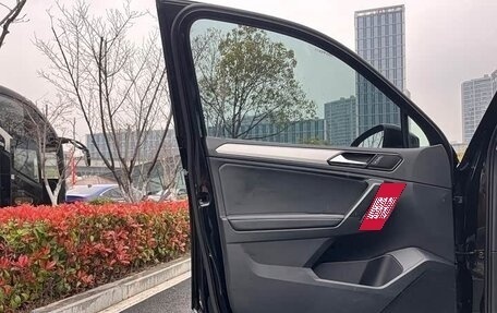 Volkswagen Tiguan II, 2023 год, 2 500 000 рублей, 18 фотография