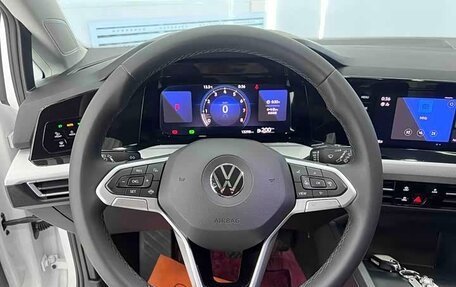 Volkswagen Golf VIII, 2023 год, 2 100 000 рублей, 8 фотография