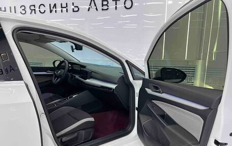 Volkswagen Golf VIII, 2023 год, 2 100 000 рублей, 13 фотография