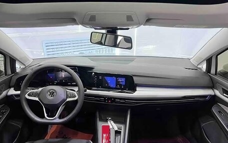 Volkswagen Golf VIII, 2023 год, 2 100 000 рублей, 2 фотография