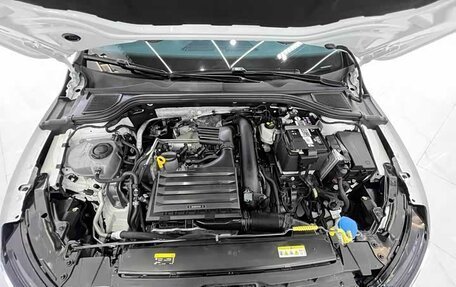 Volkswagen Golf VIII, 2023 год, 2 100 000 рублей, 17 фотография