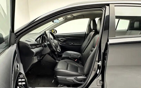 Toyota Yaris, 2022 год, 1 400 025 рублей, 11 фотография