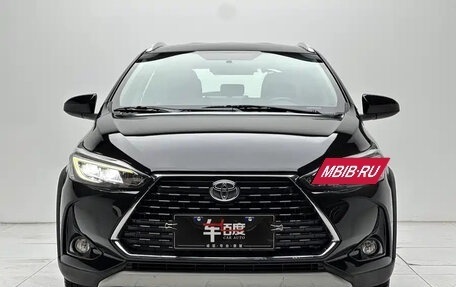 Toyota Yaris, 2022 год, 1 400 025 рублей, 2 фотография