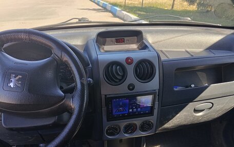 Peugeot Partner II рестайлинг 2, 2010 год, 200 000 рублей, 9 фотография