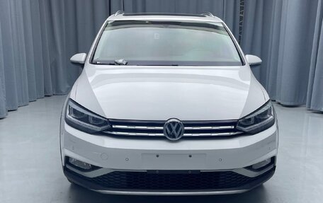 Volkswagen Touran III, 2020 год, 1 620 000 рублей, 2 фотография