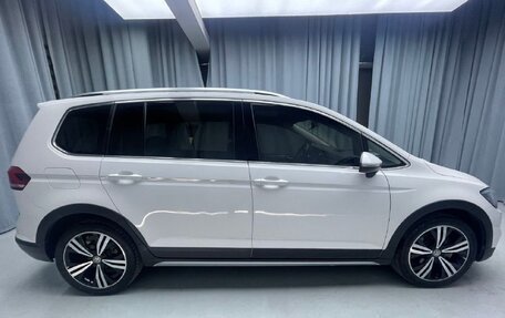 Volkswagen Touran III, 2020 год, 1 620 000 рублей, 4 фотография
