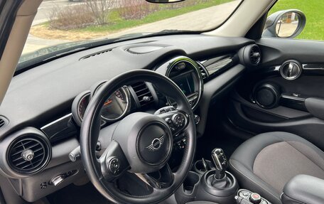 MINI Hatch, 2018 год, 1 500 000 рублей, 28 фотография