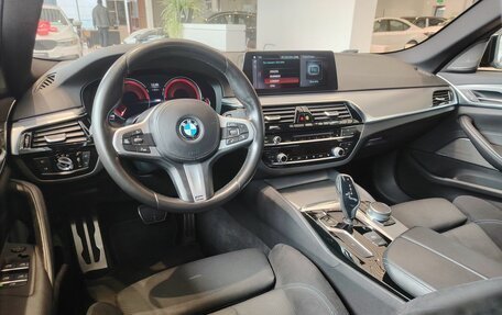 BMW 5 серия, 2018 год, 3 290 000 рублей, 13 фотография