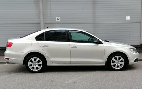 Volkswagen Jetta VI, 2011 год, 799 000 рублей, 4 фотография