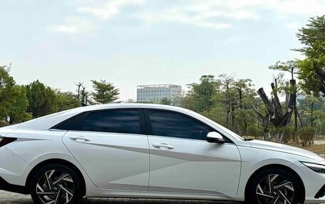 Hyundai Elantra, 2023 год, 1 240 000 рублей, 5 фотография
