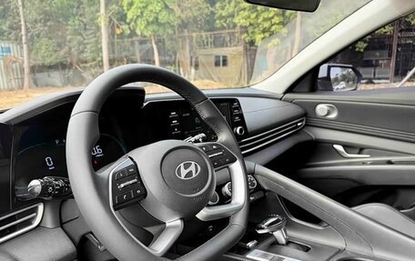 Hyundai Elantra, 2023 год, 1 240 000 рублей, 13 фотография